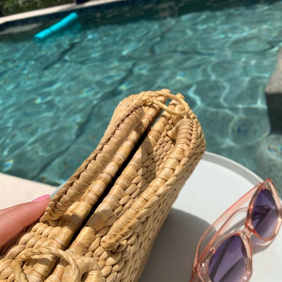 Vintage Woman’s Wicker Handbag - Picture 7 of 14